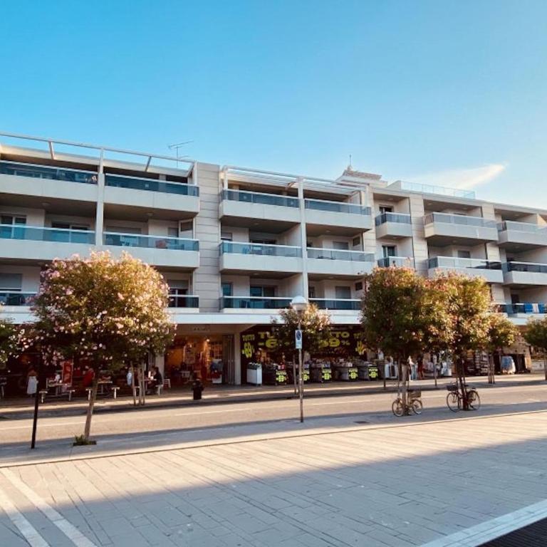 Coastal flat with spacious terrace - Apartment - 13
