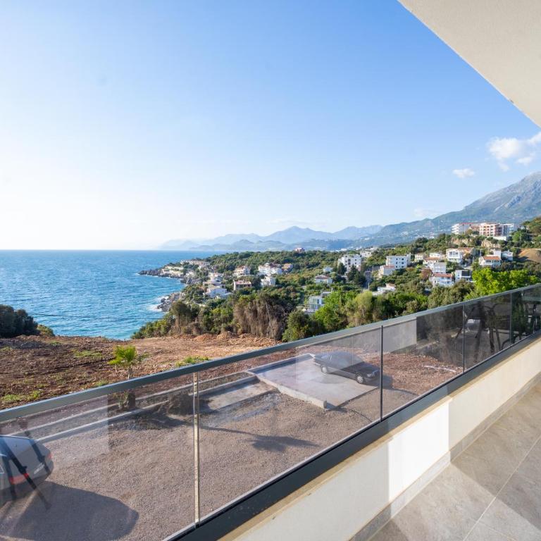 Belmare Apartments - Two-Bedroom Deluxe Apartment with Ocean View - 2