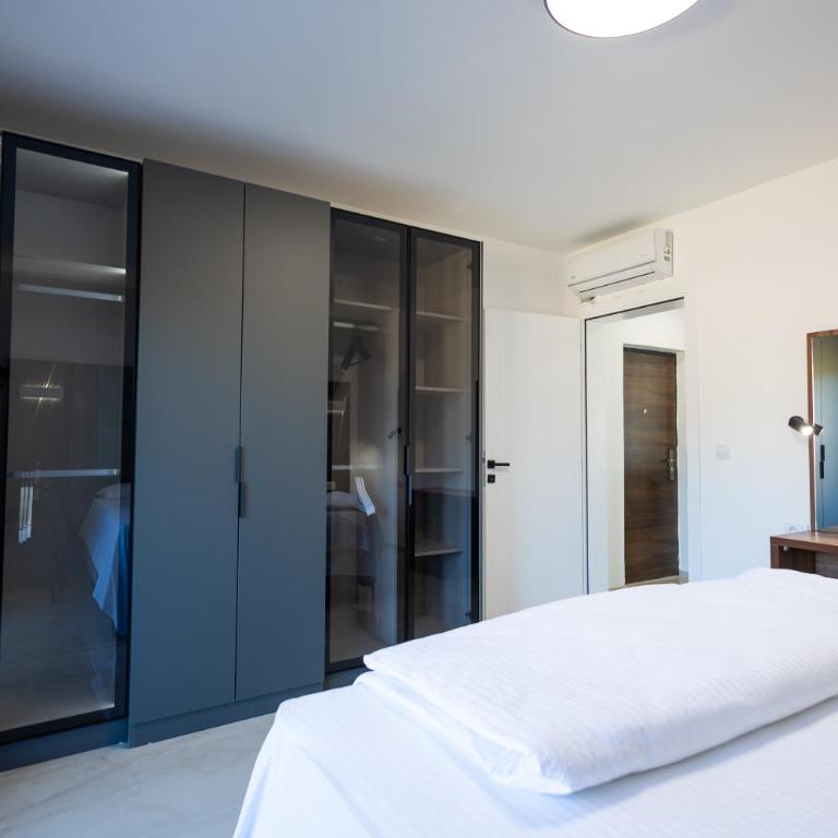 Belmare Apartments - Two-Bedroom Deluxe Apartment with Ocean View - 3