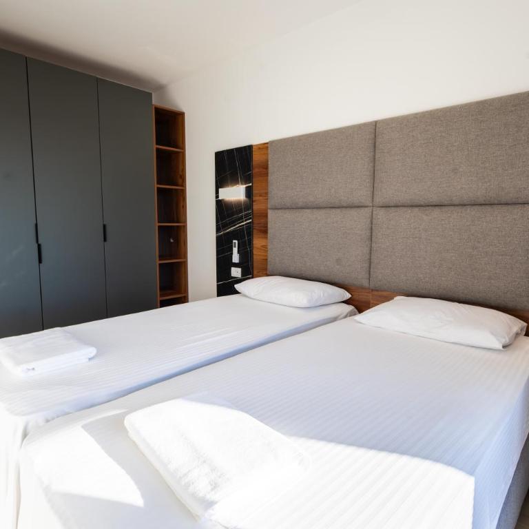 Belmare Apartments - Two-Bedroom Deluxe Apartment with Ocean View - 10
