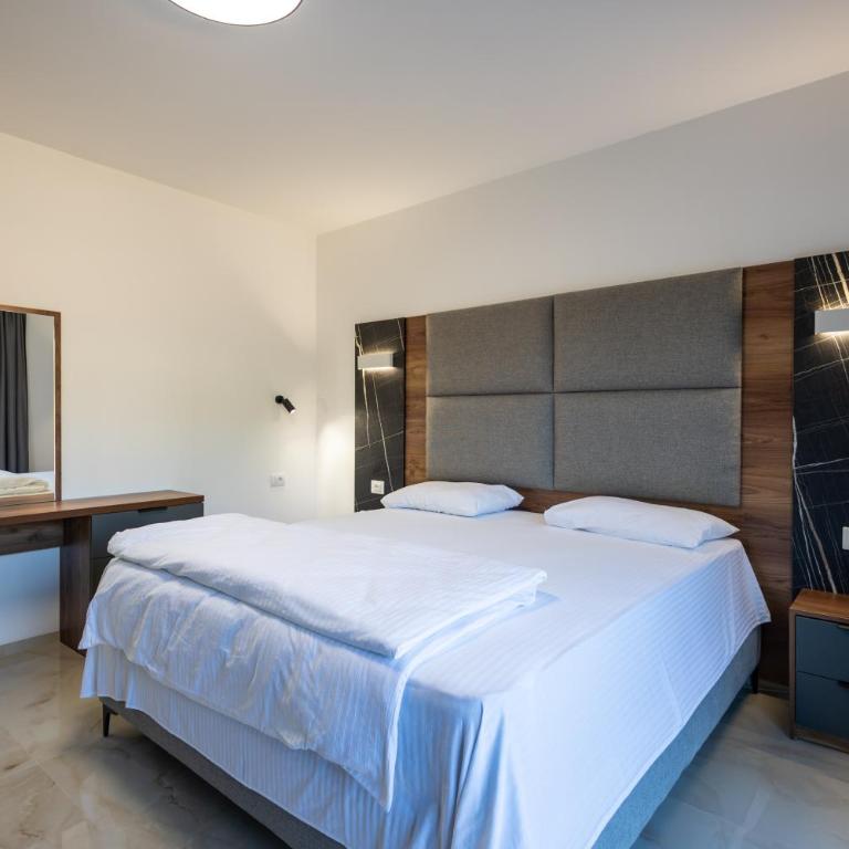 Belmare Apartments - Two-Bedroom Deluxe Apartment with Ocean View - 18