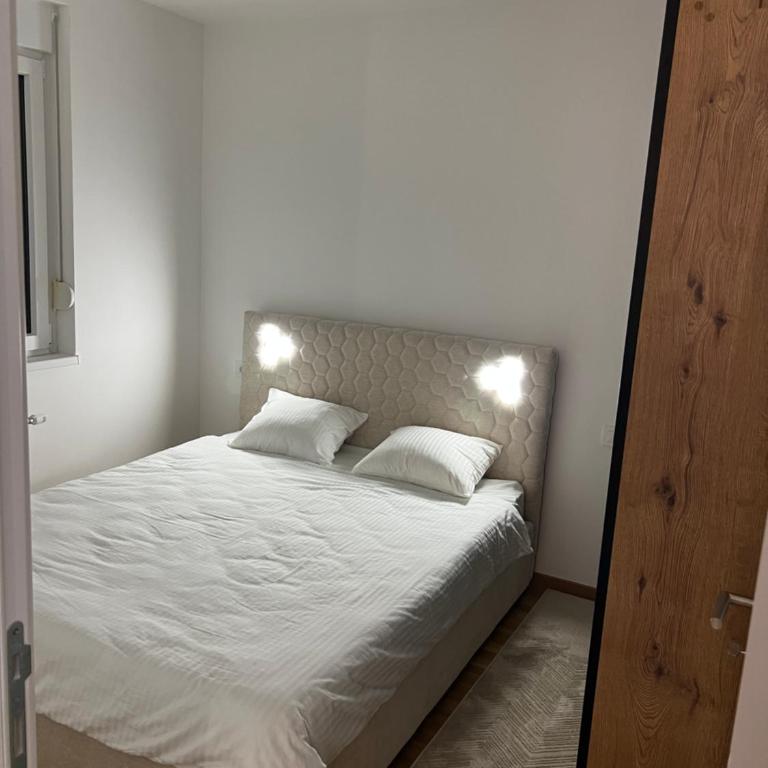 Apartman 15 - One-Bedroom Apartment with Terrace - 23