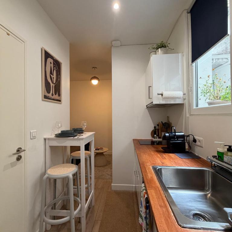 Petit studio plein de charme proche Marais - Studio - 6