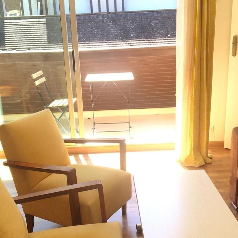 Apartment with casino and beach, city center - Apartamento de 1 dormitorio - 1