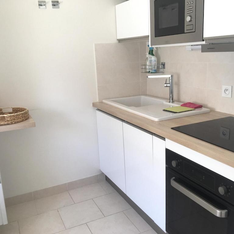 Apartment with casino and beach, city center - Apartamento de 1 dormitorio - 6