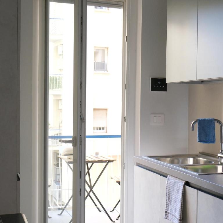 Bright Apartment with Balcony near Rome Centre & Metro - One-Bedroom Apartment - 17