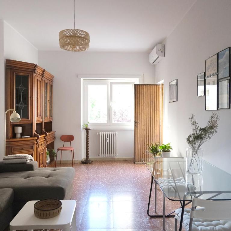 Bright Apartment with Balcony near Rome Centre & Metro - One-Bedroom Apartment - 2