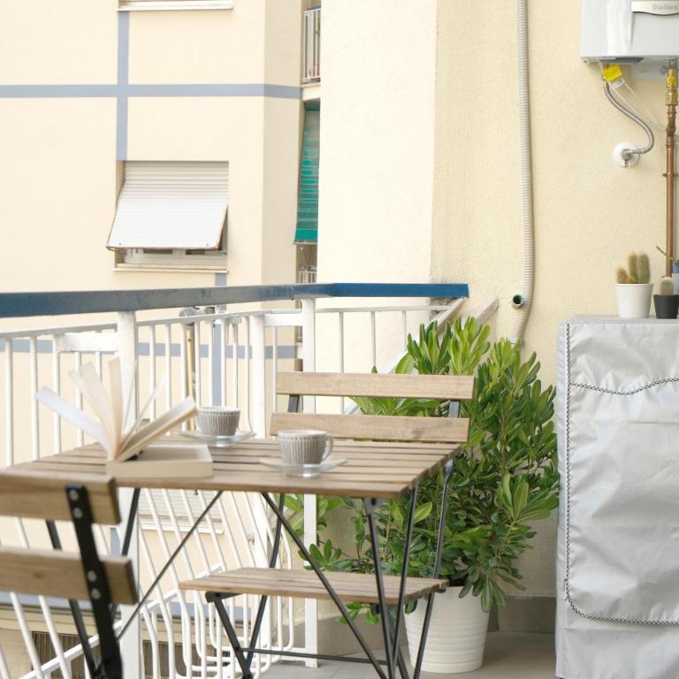 Bright Apartment with Balcony near Rome Centre & Metro - One-Bedroom Apartment - 3