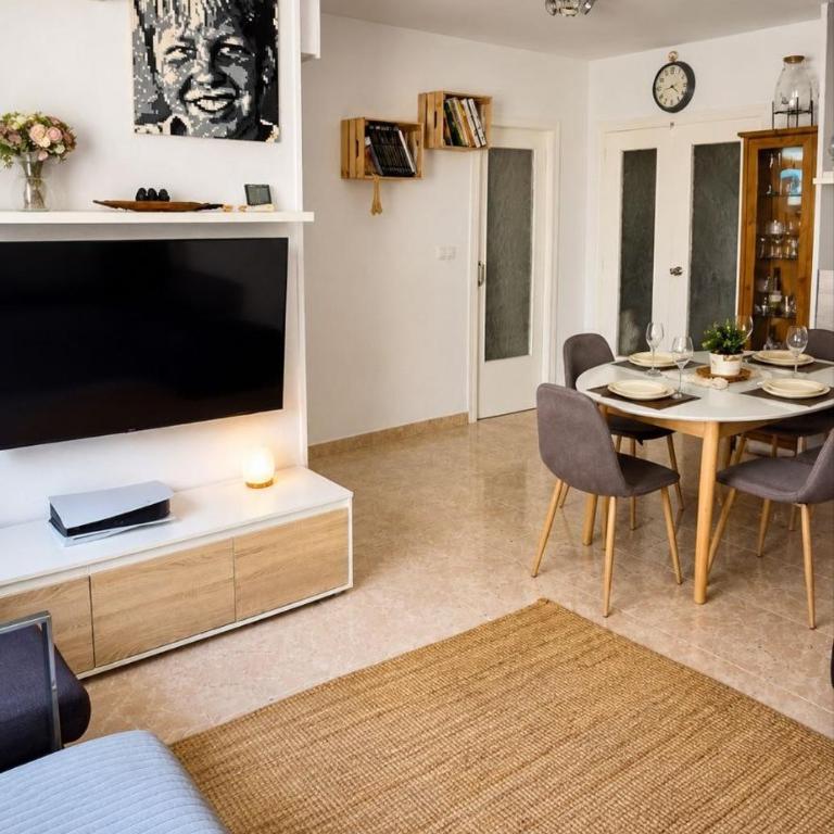 Apartamento Vera - Three-Bedroom Apartment with Sea View - 3