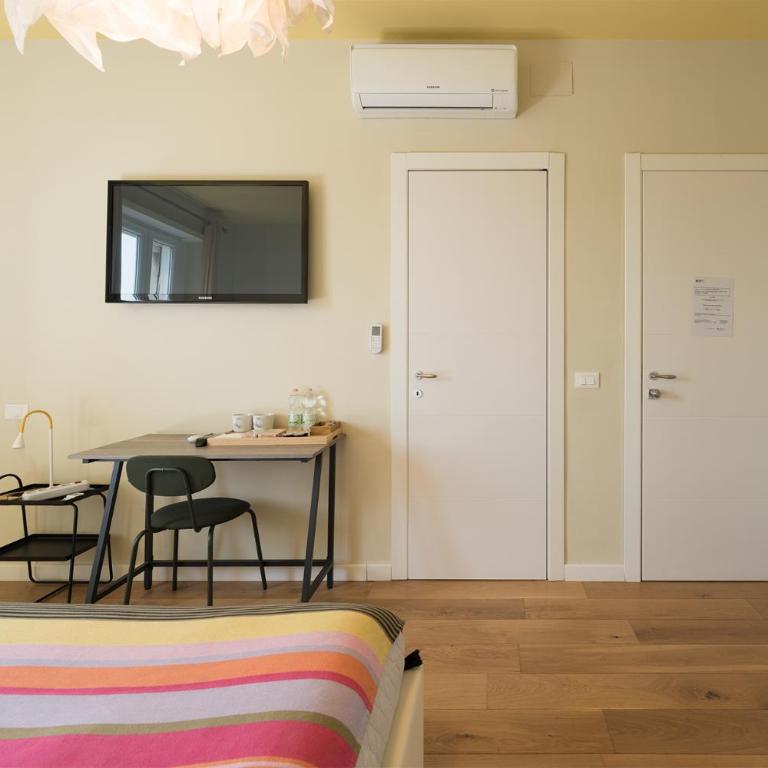 Alma Sun Rooms - Testaccio Heart of Rome - Camera Tripla Classic - 4