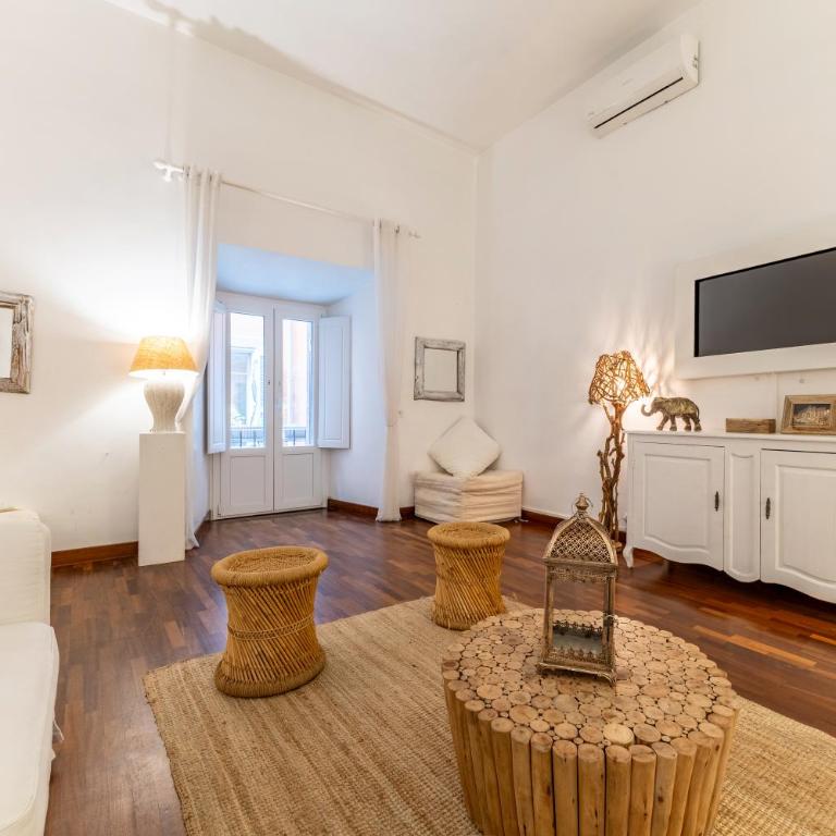 Luxury Historic Apartment Campo dei Fiori - Appartamento con 3 Camere da Letto e con Balcone - 11