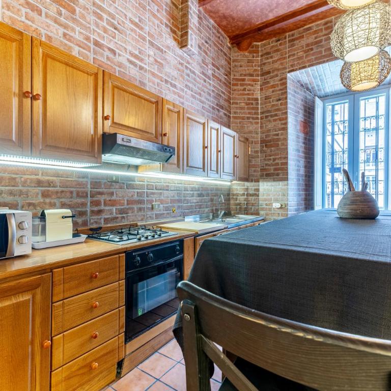 Luxury Historic Apartment Campo dei Fiori - Appartamento con 3 Camere da Letto e con Balcone - 26