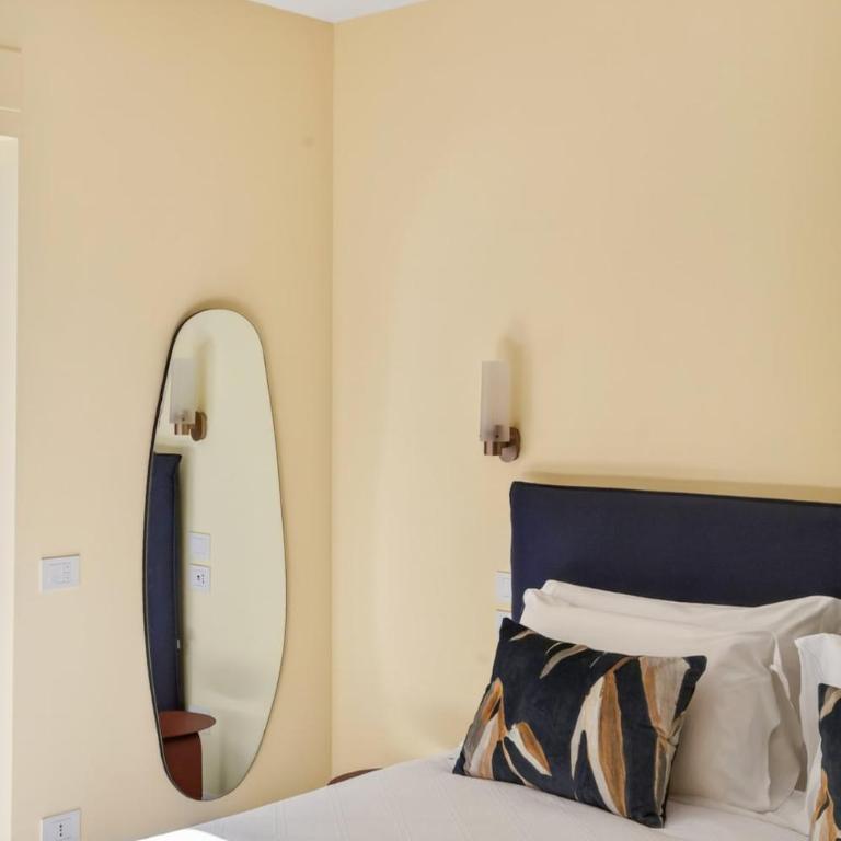 Elegant 2BR Apt a few steps from Sorrento Centre - Three-Bedroom Apartment - 22