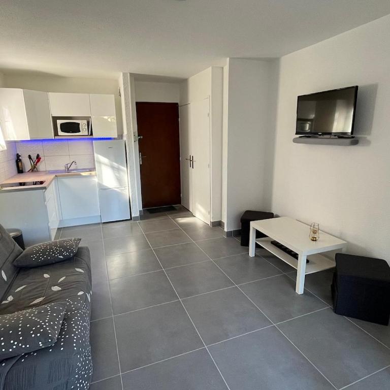 T2 proche naturiste , piscine , clim , parking - Apartment mit 1 Schlafzimmer - 2
