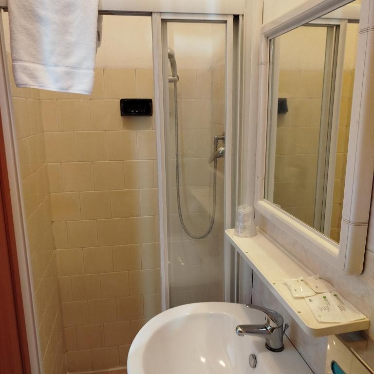 Hotel Silva Frontemare - Camera Quadrupla Economy - 16