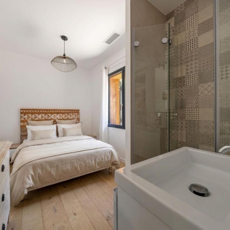 Villa élégante - piscine et plage - Villa avec Piscine Privée - 10