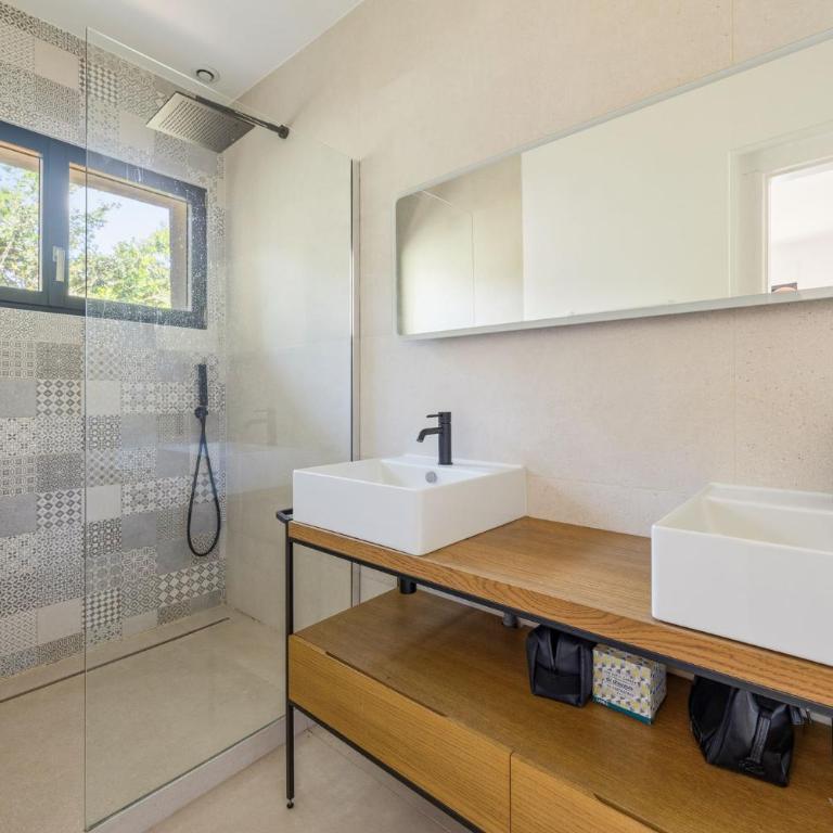 Villa élégante - piscine et plage - Villa avec Piscine Privée - 17