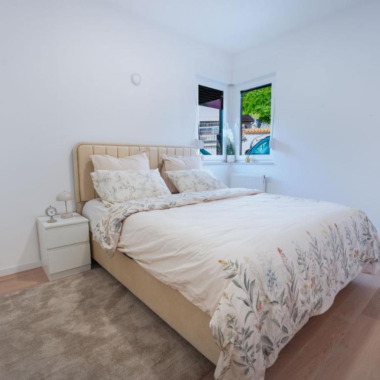 Golden Leaf Residence- Free parking and near the city center - One-Bedroom Apartment - 5