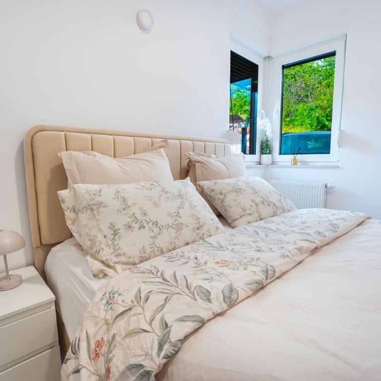 Golden Leaf Residence- Free parking and near the city center - One-Bedroom Apartment - 15