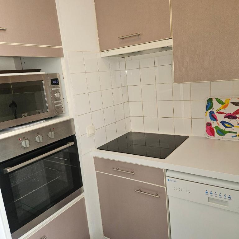 Entre Foret et Ocean - Two-Bedroom Deluxe Apartment with Garden View - 17