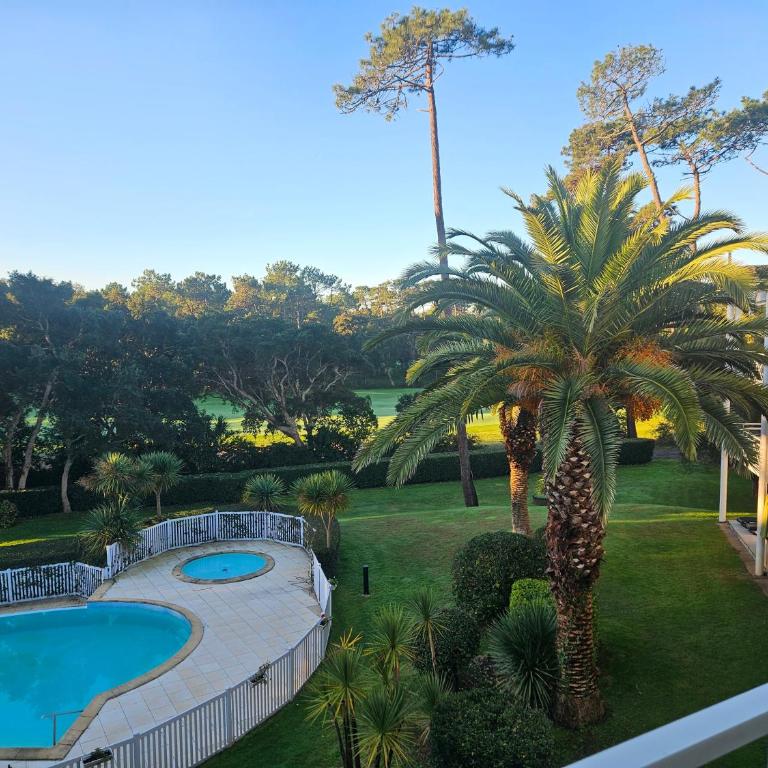 Entre Foret et Ocean - Two-Bedroom Deluxe Apartment with Garden View - 32