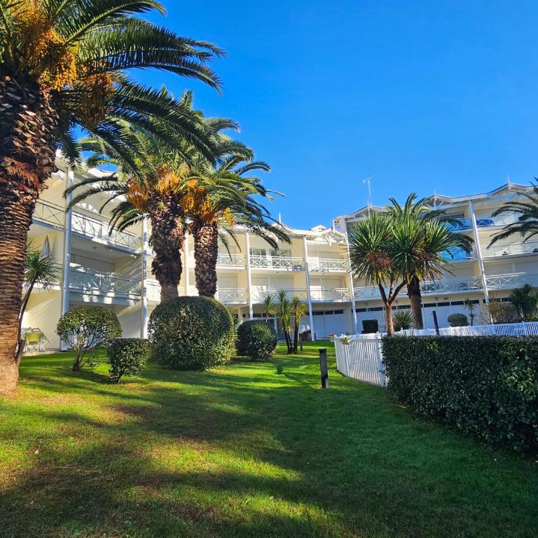 Entre Foret et Ocean - Two-Bedroom Deluxe Apartment with Garden View - 1
