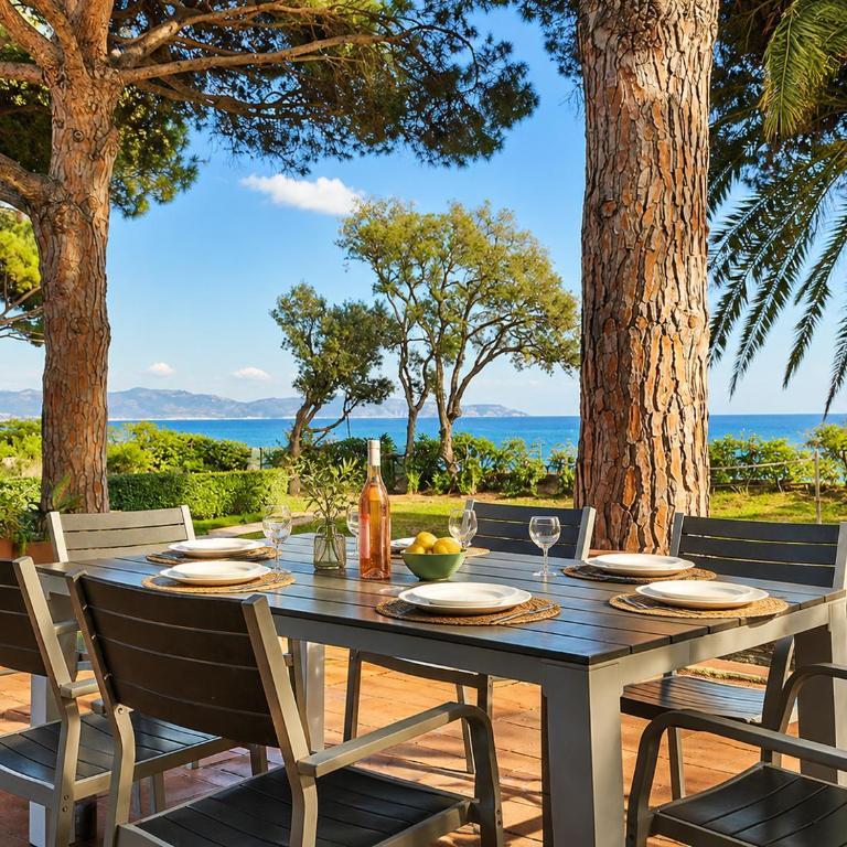Villa Familiale Pied dans l'eau accès direct à la plage - Three-Bedroom House - 1