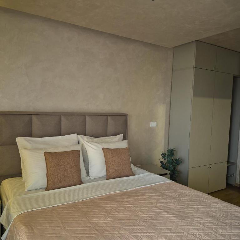 Elia - One-Bedroom Apartment - 32