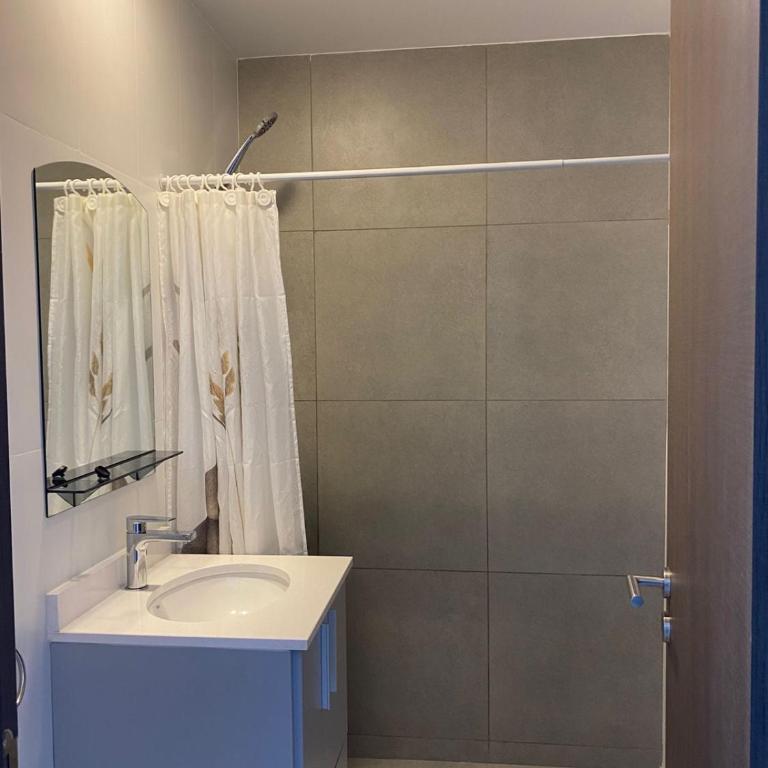 Monoambiente Cipolletti - One-Bedroom Apartment - 3