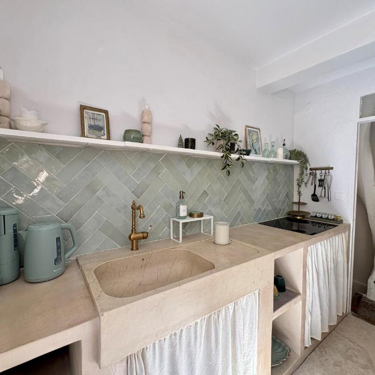 Charming Townhouse in Carpentras Historic Center - Maison 2 Chambres - 3