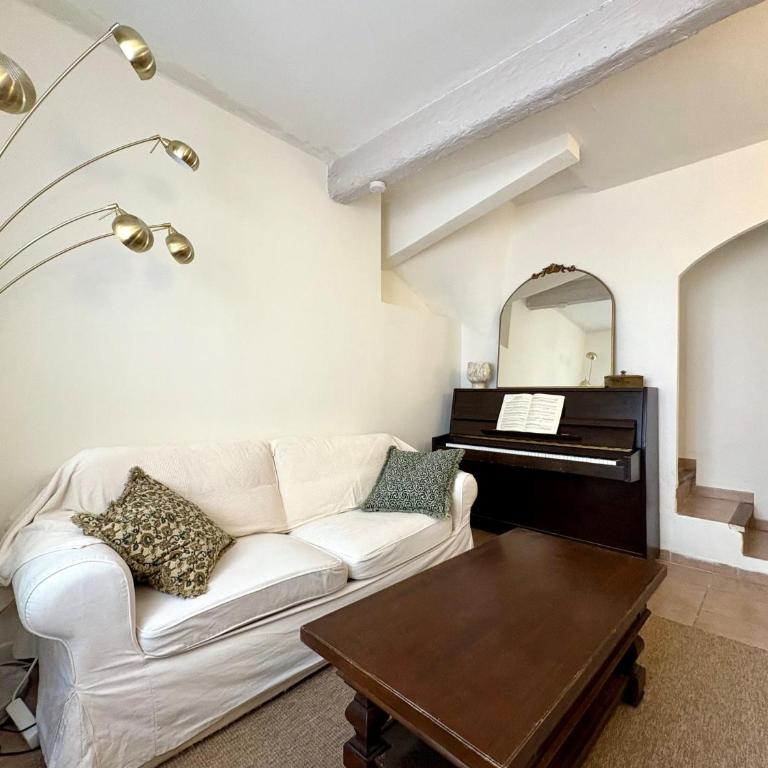 Charming Townhouse in Carpentras Historic Center - Maison 2 Chambres - 5
