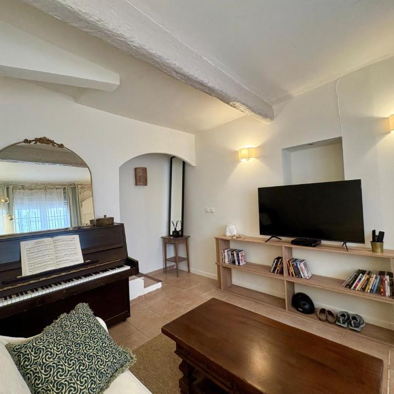 Charming Townhouse in Carpentras Historic Center - Maison 2 Chambres - 6