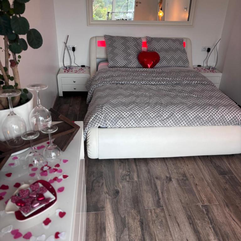 Petit Havre de Paix avec Jacuzzi Luxe & Jardin Privatif Zen - Doppelzimmer mit Bergblick - 15