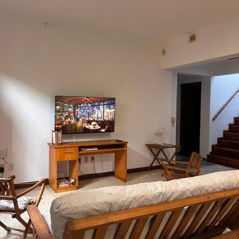 Tranquilidad en Bragado - Four-Bedroom House - 5
