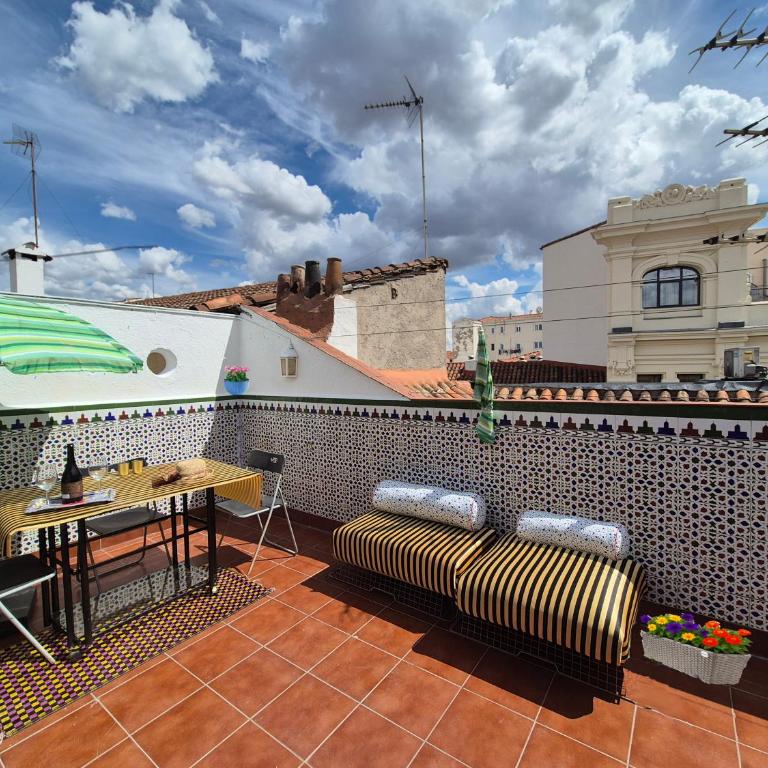 Ático Vintage con terraza en Madrid centro - Two-Bedroom Apartment - 1