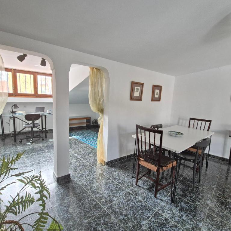 Ático Vintage con terraza en Madrid centro - Two-Bedroom Apartment - 3