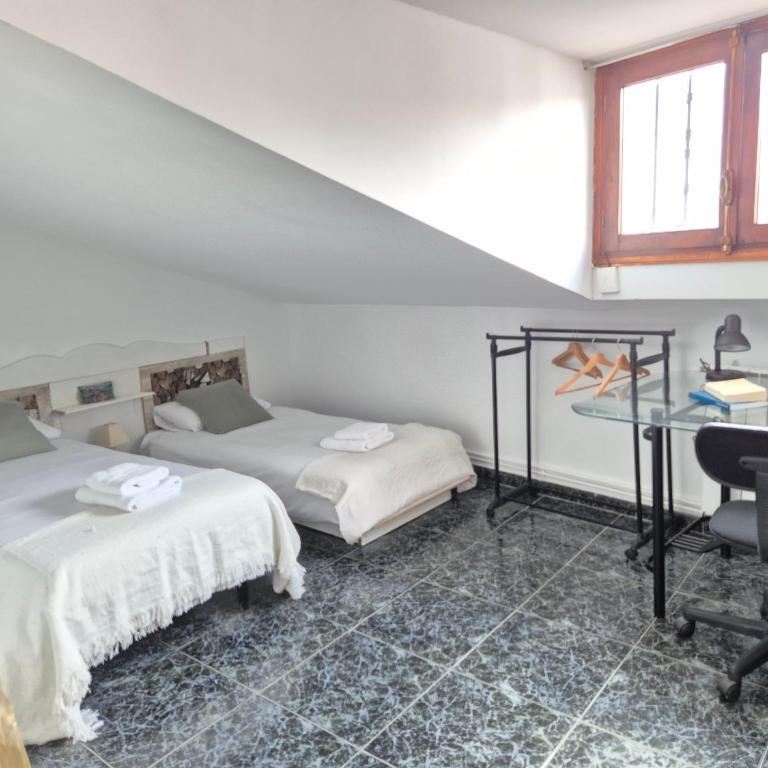 Ático Vintage con terraza en Madrid centro - Two-Bedroom Apartment - 24