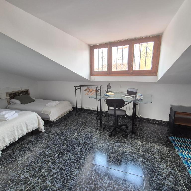 Ático Vintage con terraza en Madrid centro - Two-Bedroom Apartment - 26
