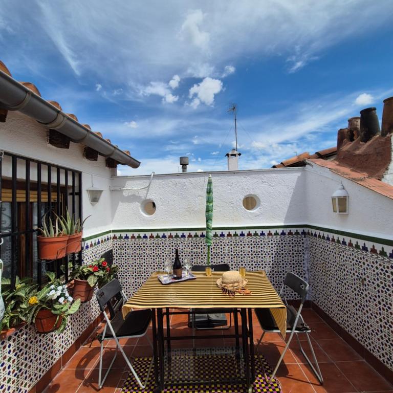 Ático Vintage con terraza en Madrid centro - Two-Bedroom Apartment - 36