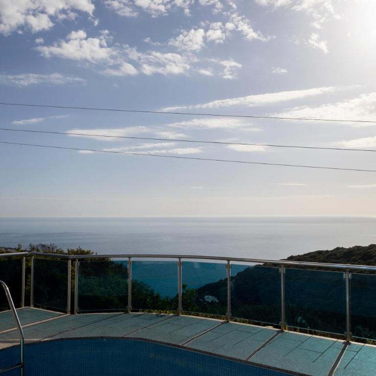 Blue Horizon Villa DV - Three-Bedroom Villa - 2