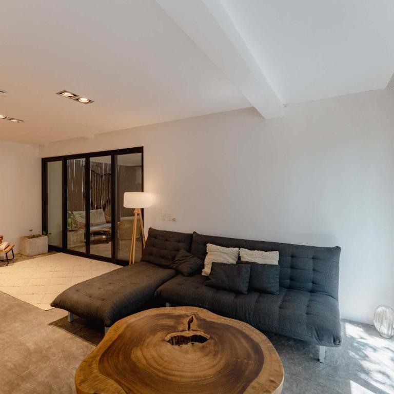 Stylish 3BR Retreat in Serene Luxury Setting - Apartamento - 9