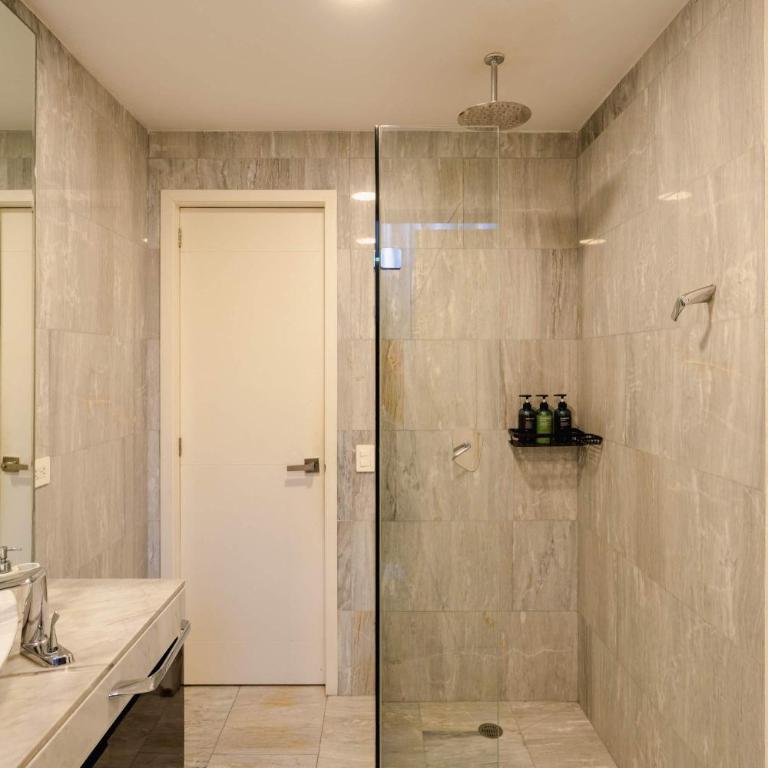 Stylish 3BR Retreat in Serene Luxury Setting - Apartamento - 42