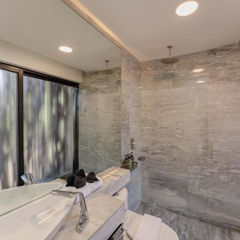 Stylish 3BR Retreat in Serene Luxury Setting - Apartamento - 48