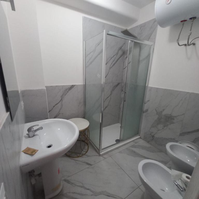 Scalia gest - Camera Quadrupla con Bagno Privato - 1