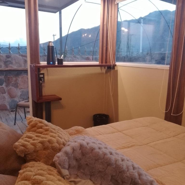" Petit Box" Habitación Boutique de Diseñador con baño privado en Montaña - Cocheras- Vistas Panorámicas a la Montaña- Sobre Ruta 82 Camino a las Termas de Cacheuta, Alta Montaña , Chile - Experiencia en un contenedor - Apartamento de 1 dormitorio - 2