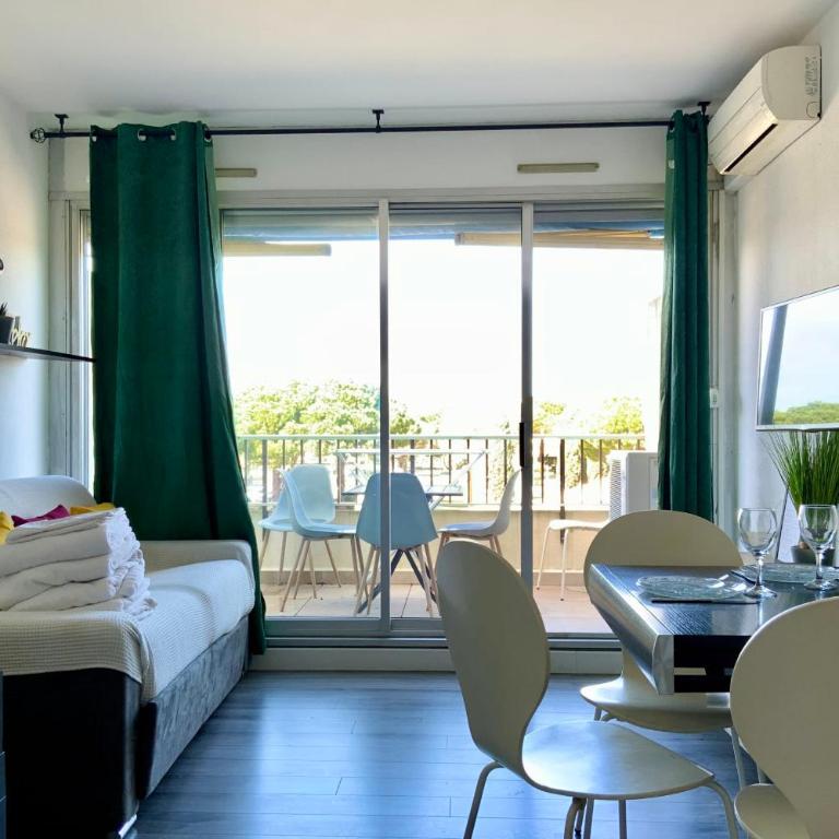 Studio Les Jardins du Port Port Camargue avec piscine à 2 pas de la plage - Apartment - 1
