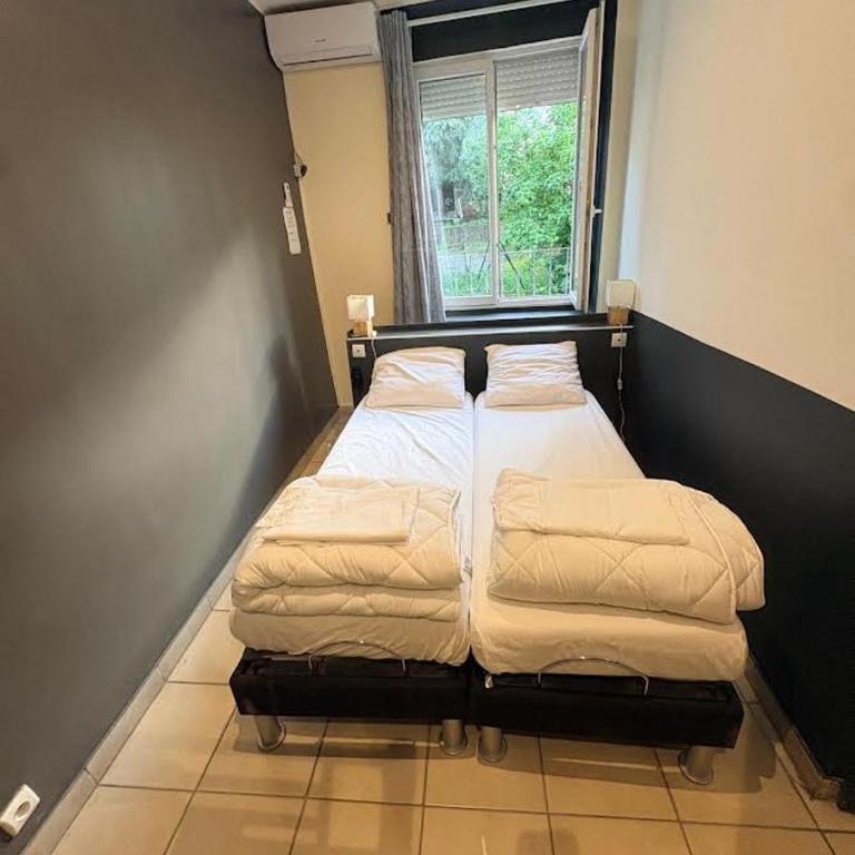 Sci ZLR - Four-Bedroom Apartment - 5
