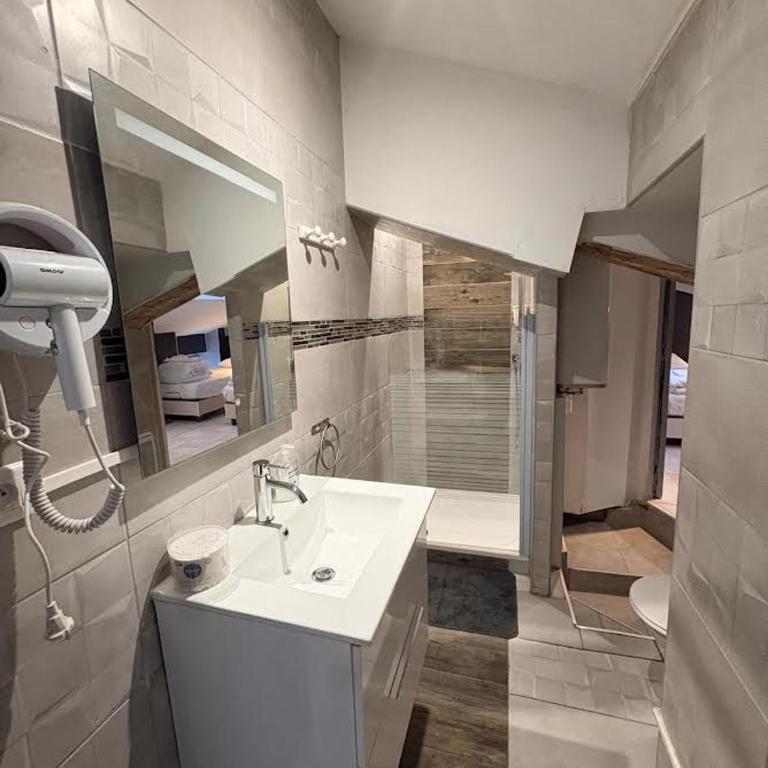 Sci ZLR - Four-Bedroom Apartment - 16