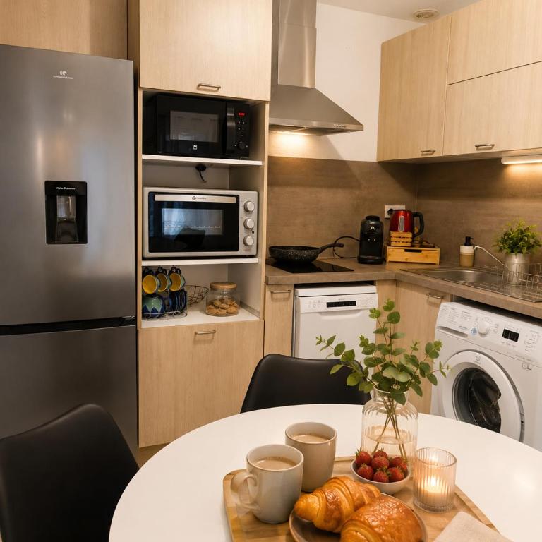 Le nid des Bains - Climatisé - Piscine partagée - Appartement 1 Chambre avec Balcon et Vue sur les Montagnes - 6