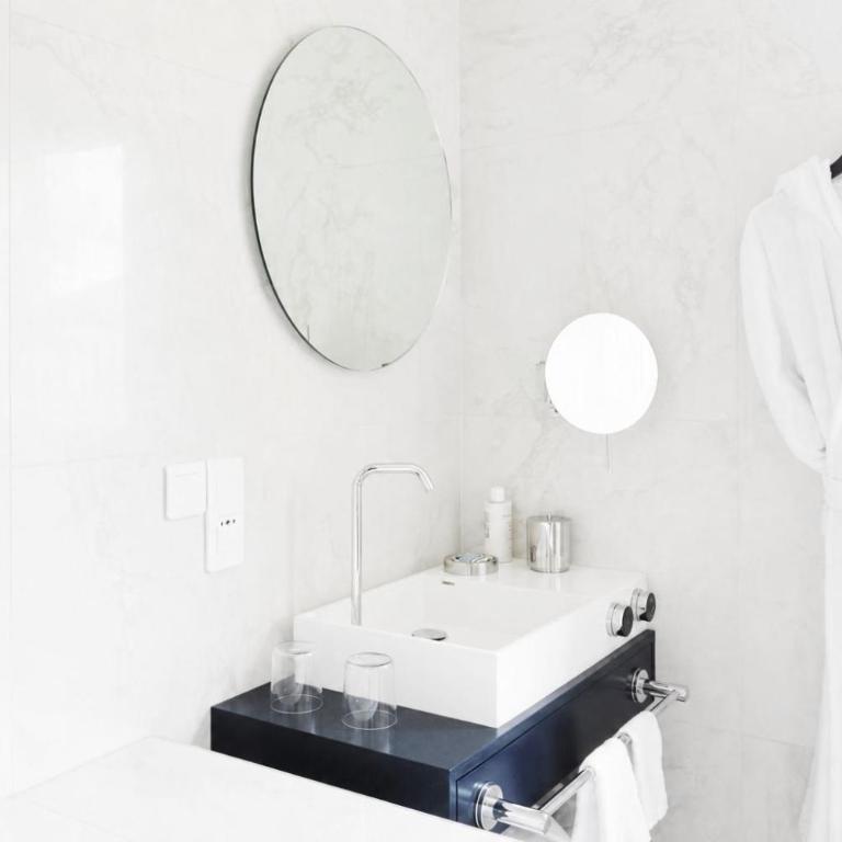 Perpetual Elysée Montaigne - Superior Double Room with Balcony - 8